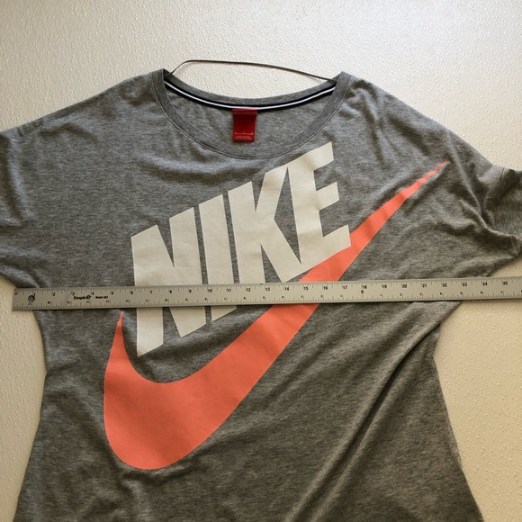Nike Relaxed Fit Long Sleeve Graphic Tee - Picture 6 of 8